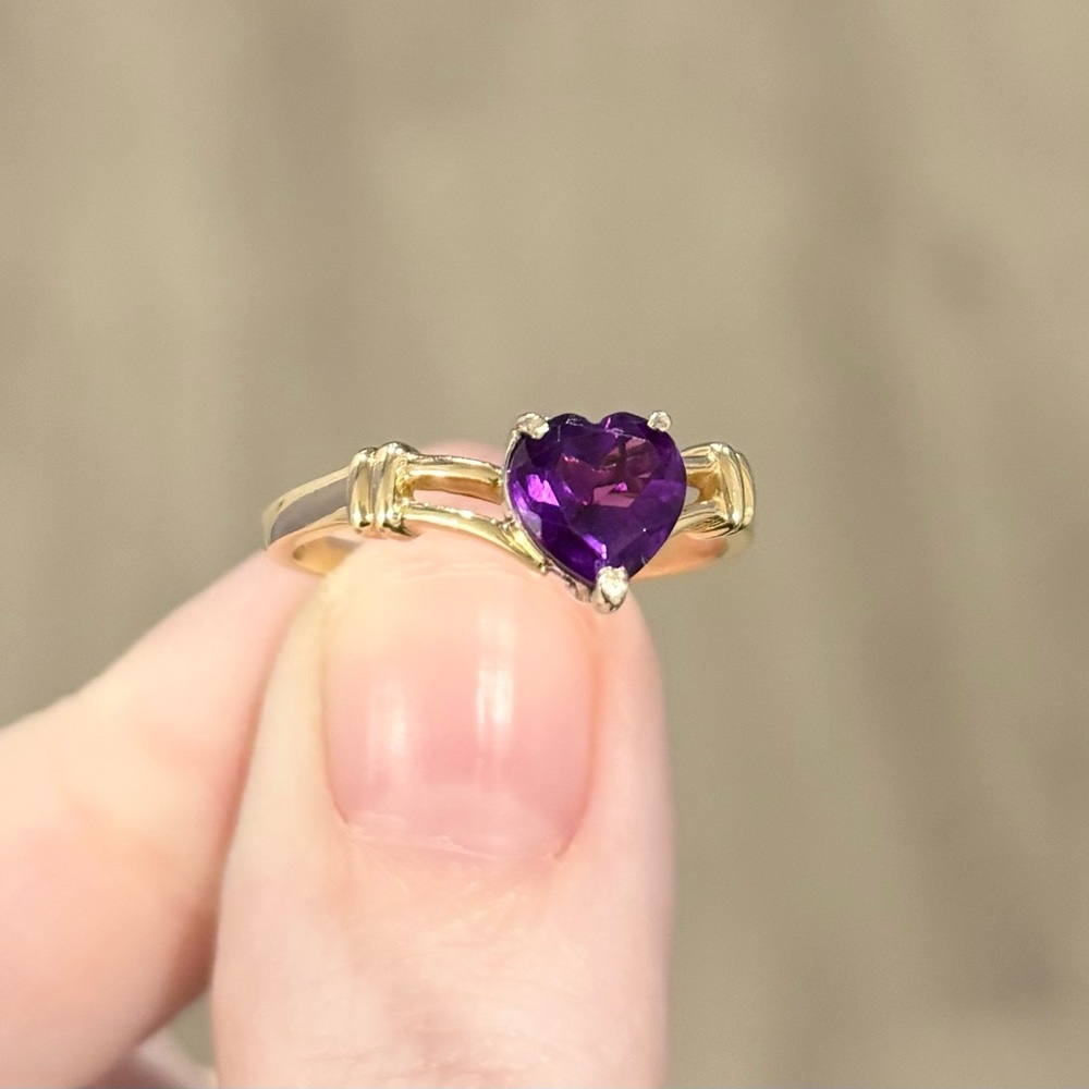 14K Amethyst heart cut deep dark purple solitaire vintage style yellow gold ring - Picture 4 of 12